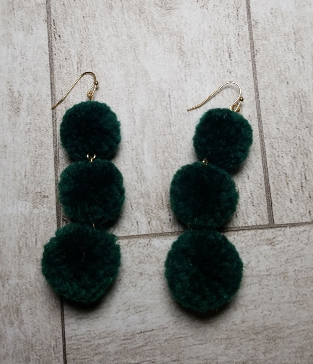 Pompom dangle earrings