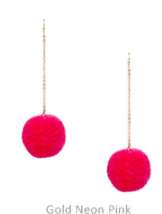 Pompom ball single earrings