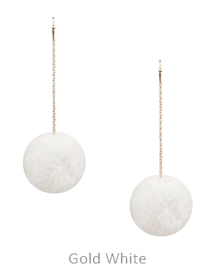 Pompom ball single earrings