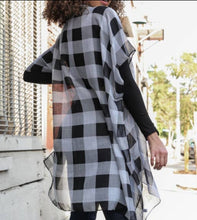 Load image into Gallery viewer, Lightweight buffalo check kimono
